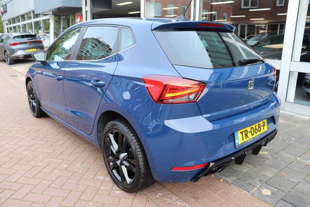 Seat IBIZA 1.0 TSI Style Business Intense. Navigatie, sportieve achterbumper, zwarte 17"lm velgen.