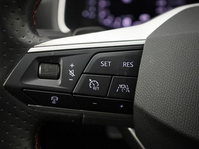 Seat IBIZA 1.0 EcoTS 110pk DSG FR Business Intense · Navigatie · Apple/Android Car Play · Camera + Parkeersensoren · Clima · Stoelverwarming ·