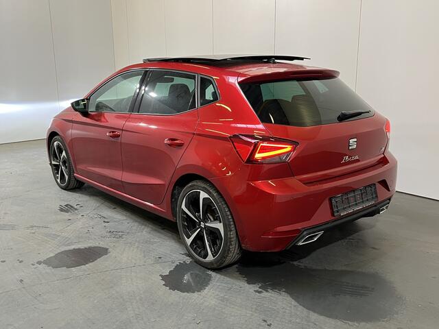 Seat IBIZA 1.0 TSI FR Black Edition / 110 PK/ PANO/ RIJ-MODI/ PARK. SENSOREN + CAMERA / STOELVERWARM./ FULL LINK/ CLIMA/ NAVI/ DAB/ 17'' LMV