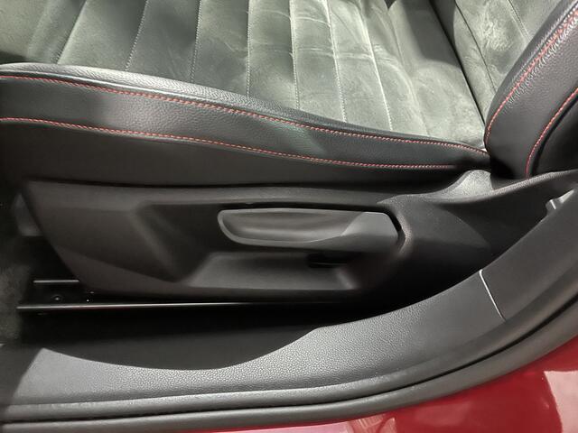 Seat IBIZA 1.0 TSI FR Black Edition / AUTOMAAT/ BEATS AUDIO/ PANO/ DCC/ CAMERA/ PARK. SENSOREN/ LEDER & ALCANTARA/ KEYLESS/ STOELVERWARM./ VIRTUAL COCKPIT/ LED/ ADAPT. CRUISE/ FULL LINK/ NAVI/ CLIMA/ DAB/ 18" LMV