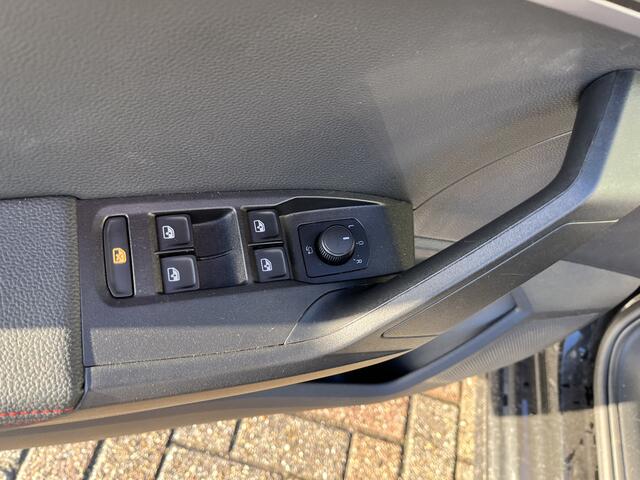 Seat IBIZA 1.0 TSI FR Black Edition / AUTOMAAT/ STOEL VERWARMING/ FULL LINK/ CRUISE CONTROL/ PARK.SENSOREN/ CLIMA/ RIJ-MODI/ NAVI/ DAB/ DIGITAL DASH/ START-STOP SYSTEEM/ ISOFIX