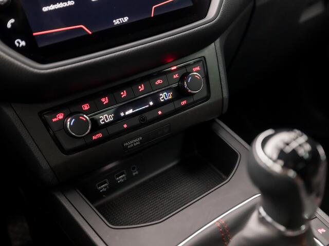 Seat IBIZA 1.0 TSI FR Intense Sport (APPLE CARPLAY, GROOT NAVI, CLIMATE, MODE KNOP, CAMERA, SPORTSTOELEN, GETINT GLAS, PARKEERSENSOREN, LM VELGEN, ZWART HEMEL, NIEUWSTAAT)