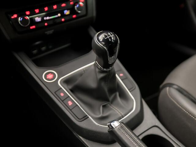 Seat IBIZA 1.0 TSI Excellence (VIRTUAL COCKPIT, APPLE CARPLAY, GROOT NAVI, BEATS AUDIO, CLIMATE, KEYLESS, SPORTSTOELEN, GETINT GLAS, LM VELGEN, ZWART HEMEL, PARKEERSENSOREN, NIEUWSTAAT)