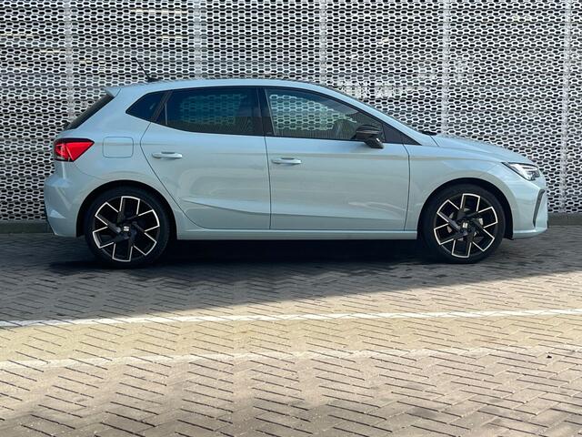 Seat IBIZA 1.0 EcoTSI 95PK FR Business Connect / Panoramadak / Digitale Cockpit / Verwarmde Kuipstoelen / Travel Assist / Achteruitrijcamera