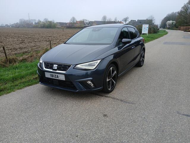 Seat IBIZA 1.0 EcoTSI FR Plus Connect + Panoramadak + 18 inch + Camera etc. etc.