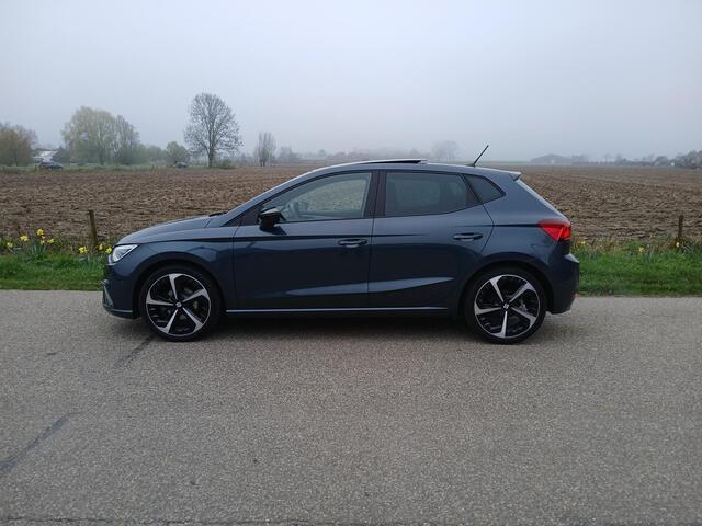 Seat IBIZA 1.0 EcoTSI FR Plus Connect + Panoramadak + 18 inch + Camera etc. etc.