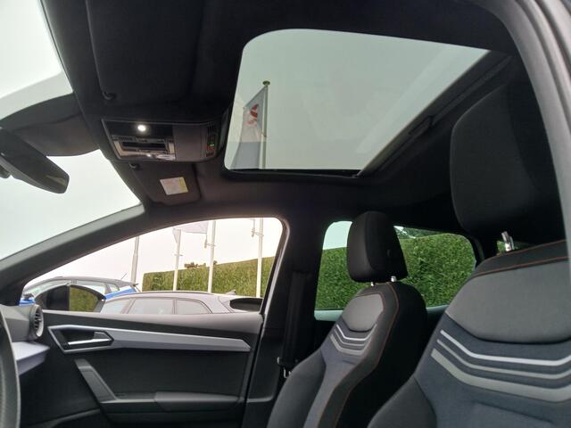 Seat IBIZA 1.0 EcoTSI FR Plus Connect + Panoramadak + 18 inch + Camera etc. etc.