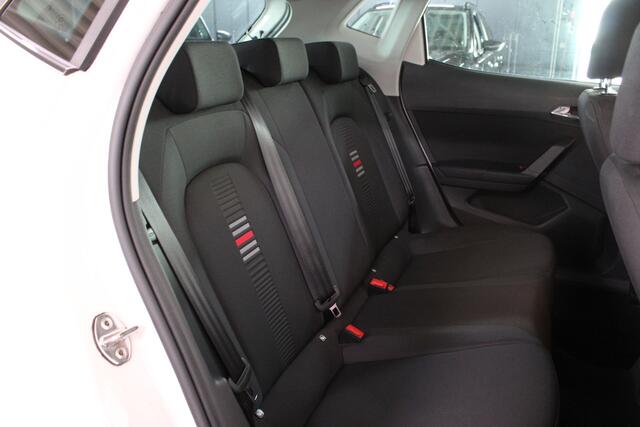 Seat IBIZA 1.0 TSI FR Business Intense / Camera / Carplay / Ambiance verlichting / Adaptieve Cruise control /