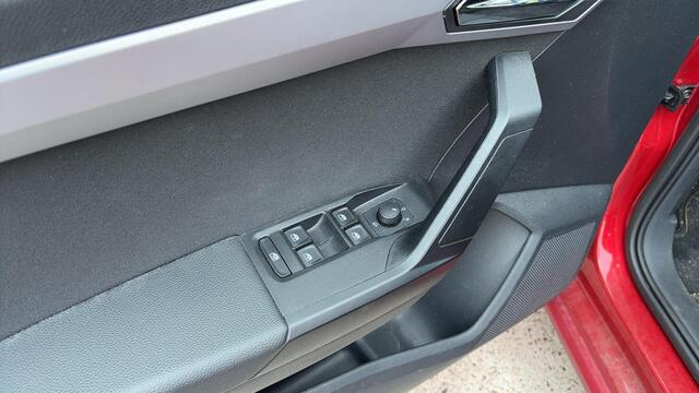 Seat IBIZA 1.0 TSI FR Business Intense CAMERA / CARPLAY / NAVI / CLIMA / PDC / BLUETOOTH / CRUISE / NL-AUTO