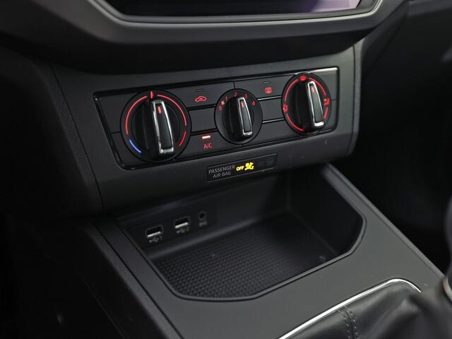 Seat IBIZA 1.0 TSI Business Sport (GROOT NAVI, APPLE CARPLAY, GETINT GLAS, CAMERA, CRUISE, LM VELGEN, NIEUWE APK, NIEUWSTAAT)