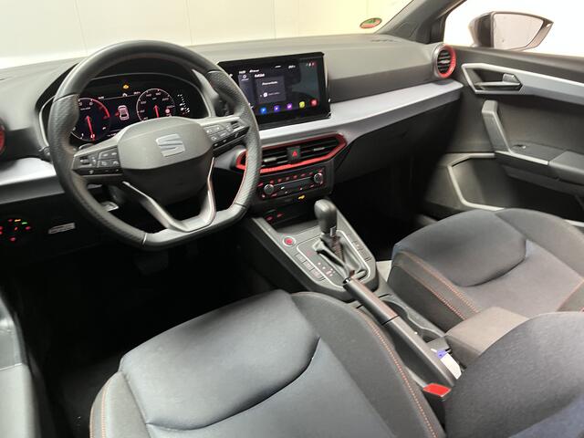 Seat IBIZA 1.0 TSI FR Black edition / AUTOMAAT/ PANODAK/ CRUISE/ DIGITAL DASH/ NAVI/ FULL LINK/ CLIMATE/ STOELVERWARMING/ KEYLESS/ PARK. SENSOREN + CAMERA/ 18" LMV