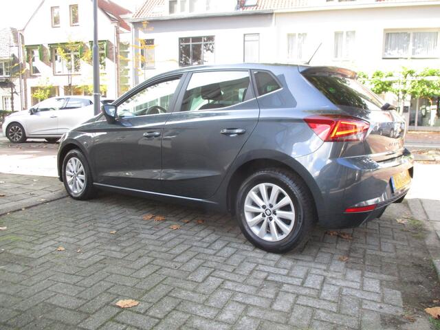 Seat IBIZA 1.0 TSI Style Business Intense 5-drs / AIRCO / NAVI / CAMERA / P.D.C / 136dkm