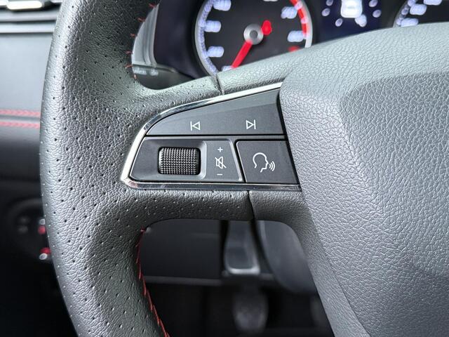 Seat IBIZA 1.0 TSI FR Business Intense | 116 PK | Achteruitrijcamera | Panoramadak | Cruise control | Climate control | LED verlichting | Draadloze telefoonlader | Navigatiesysteem | Parkeersensoren | Sfeerverlichting | Stoelverwarming | Apple Carplay / Android Auto |
