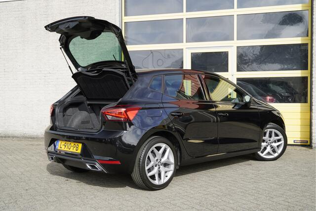 Seat IBIZA 1.0 TSI 5drs FR Business Intense BJ2021 Lmv 17" | Led | Pdc | Achteruitrijcamera | App-Connect | Navi | Sfeerverlichting | Climate control | Cruise control | Sportstoelen | Zwarte hemel | Extra getint glas