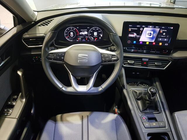 Seat LEON 1.0 TSI Style Business Intense Digitaal dash | Trekhaak | Navi | Sensoren