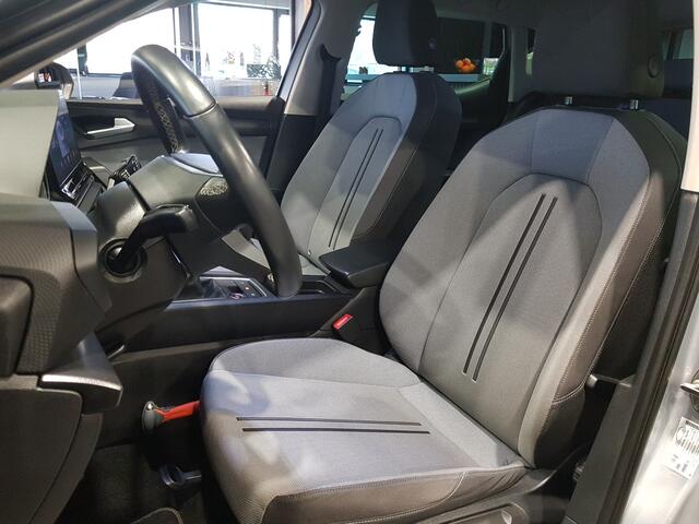 Seat LEON 1.0 TSI Style Business Intense Digitaal dash | Trekhaak | Navi | Sensoren