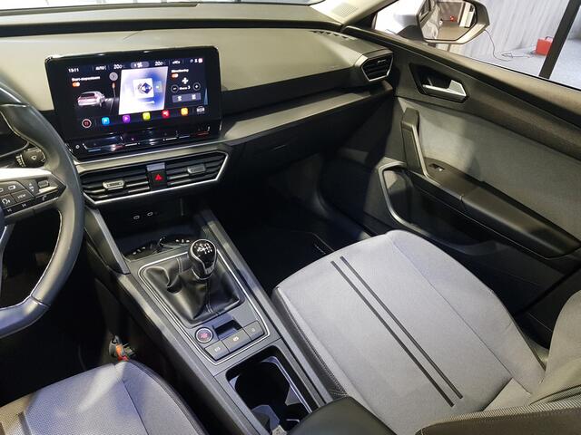 Seat LEON 1.0 TSI Style Business Intense Digitaal dash | Trekhaak | Navi | Sensoren