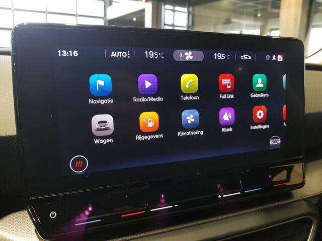 Seat LEON 1.0 TSI Style Business Intense Digitaal dash | Trekhaak | Navi | Sensoren