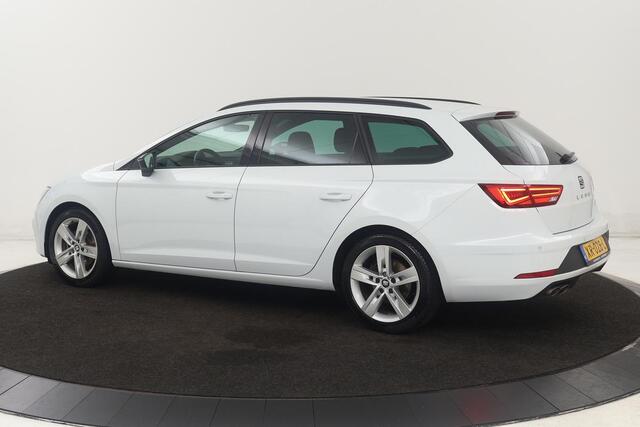 Seat LEON 1.5 TSI FR Intens | Trekhaak | Adaptive cruise | Carplay | Camera | Sfeerverlichting | Full LED | Keyless | Navigatie | Sportstoelen