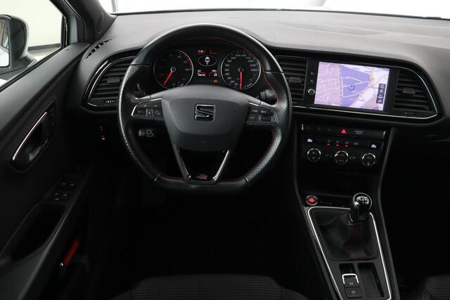 Seat LEON 1.5 TSI FR Intens | Trekhaak | Adaptive cruise | Carplay | Camera | Sfeerverlichting | Full LED | Keyless | Navigatie | Sportstoelen