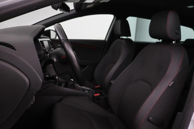 Seat LEON 1.5 TSI FR Intens | Trekhaak | Adaptive cruise | Carplay | Camera | Sfeerverlichting | Full LED | Keyless | Navigatie | Sportstoelen