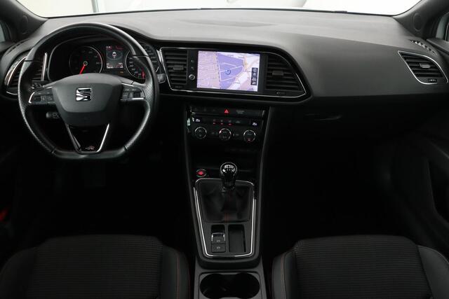 Seat LEON 1.5 TSI FR Intens | Trekhaak | Adaptive cruise | Carplay | Camera | Sfeerverlichting | Full LED | Keyless | Navigatie | Sportstoelen