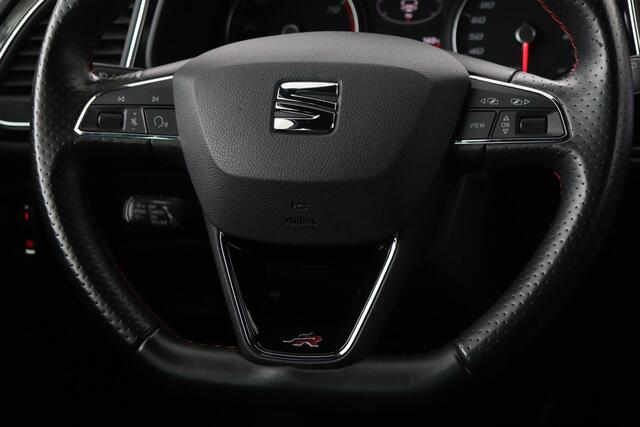 Seat LEON 1.5 TSI FR Intens | Trekhaak | Adaptive cruise | Carplay | Camera | Sfeerverlichting | Full LED | Keyless | Navigatie | Sportstoelen