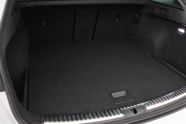 Seat LEON 1.5 TSI FR Intens | Trekhaak | Adaptive cruise | Carplay | Camera | Sfeerverlichting | Full LED | Keyless | Navigatie | Sportstoelen