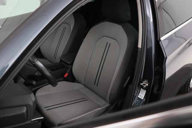 Seat LEON 1.5 eTSI Style Launch Edition | Trekhaak | Carplay | Adaptive cruise | Carplay | Navigatie | Park Assist | Climate control