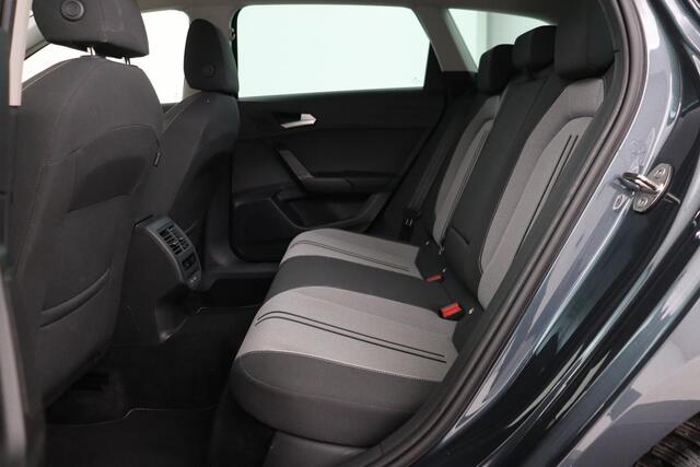 Seat LEON 1.5 eTSI Style Launch Edition | Trekhaak | Carplay | Adaptive cruise | Carplay | Navigatie | Park Assist | Climate control