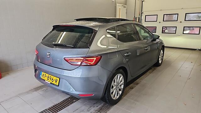 Seat LEON 1.0 EcoTSI 115pk Style Connect / Navigatie / Panoramadak / LED / Camera