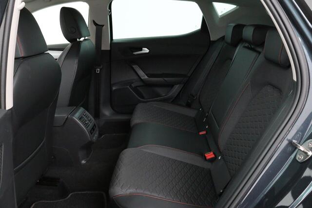 Seat LEON 1.5 eTSI FR | Stoel & stuurverwarming | Trekhaak | Carplay | Navigatie | Adaptive cruise | Sportstoelen | Full LED