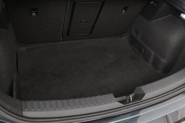 Seat LEON 1.5 eTSI FR | Stoel & stuurverwarming | Trekhaak | Carplay | Navigatie | Adaptive cruise | Sportstoelen | Full LED