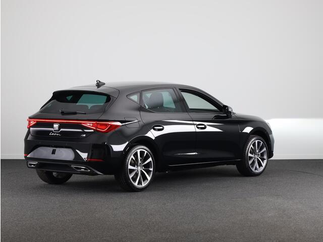 Seat LEON FR Business Intense 1.5 eTSI 150pk | Navigatie | 18 inch Lichtmetalen velgen | Parkeercamera