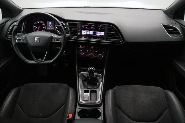 Seat LEON ST 1.4 TSI FR X-PERIENCE 2018 | Airco | Navigatie | Cruise Control | Carplay | Stuurwiel Bediening | 19' Lichtmetaal | Boekjes | Onderhoudshistorie | 2 Sleutels