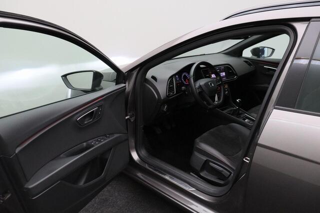 Seat LEON ST 1.4 TSI FR X-PERIENCE 2018 | Airco | Navigatie | Cruise Control | Carplay | Stuurwiel Bediening | 19' Lichtmetaal | Boekjes | Onderhoudshistorie | 2 Sleutels