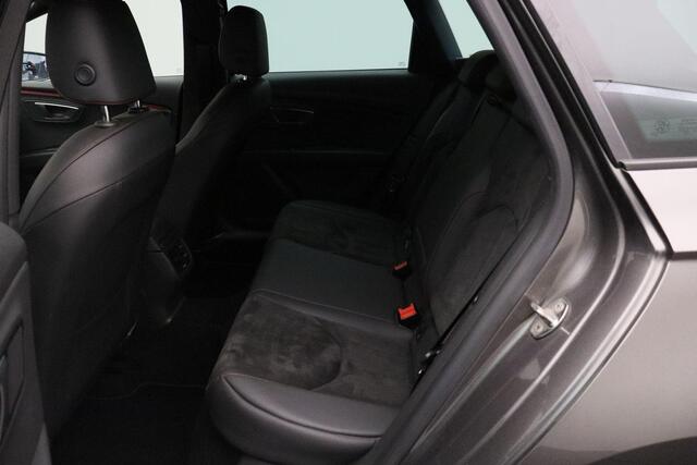 Seat LEON ST 1.4 TSI FR X-PERIENCE 2018 | Airco | Navigatie | Cruise Control | Carplay | Stuurwiel Bediening | 19' Lichtmetaal | Boekjes | Onderhoudshistorie | 2 Sleutels