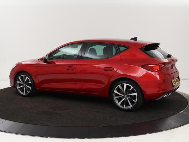 Seat LEON 1.5 eTSI FR | Sfeerverlichting | Appel CarPlay | Navigatie | Camera | Cruise Control | LED | LMV 18