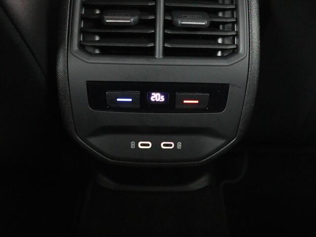 Seat LEON 1.5 eTSI FR | Sfeerverlichting | Appel CarPlay | Navigatie | Camera | Cruise Control | LED | LMV 18