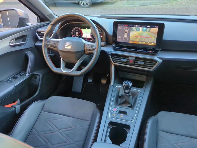 Seat LEON Sportstourer 1.5 TSI FR Launch Edition / PANO/ TREKHAAK/ CAMERA/ PARK. SENSOREN/ LED/ ELEK. ACHTERKLEP/ MEMORY SEATS/