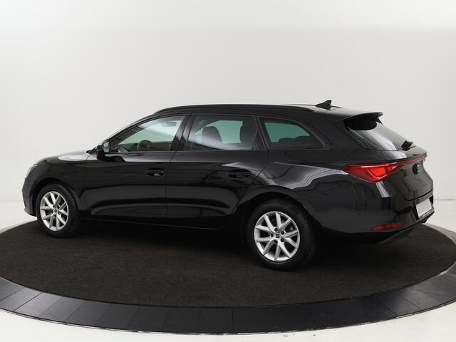 Seat LEON 1.5 eTSI Style | Stoel & stuurverwarming | Carplay | Navigatie | Full LED | Climate control | Parkeerhulp | Cruise control