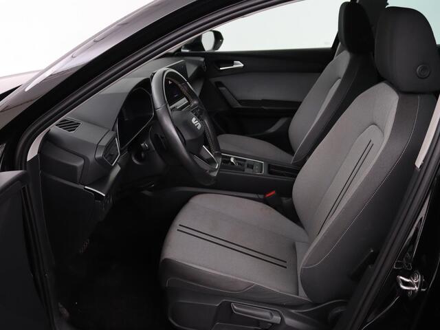 Seat LEON 1.5 eTSI Style | Stoel & stuurverwarming | Carplay | Navigatie | Full LED | Climate control | Parkeerhulp | Cruise control
