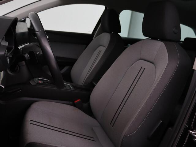 Seat LEON 1.5 eTSI Style | Stoel & stuurverwarming | Carplay | Navigatie | Full LED | Climate control | Parkeerhulp | Cruise control