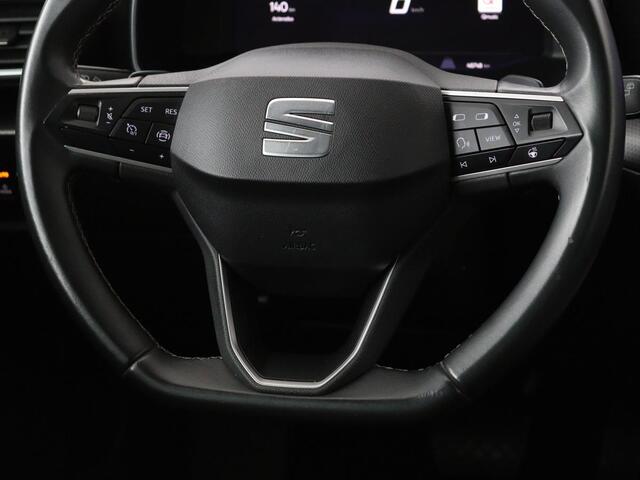 Seat LEON 1.5 eTSI Style | Stoel & stuurverwarming | Carplay | Navigatie | Full LED | Climate control | Parkeerhulp | Cruise control