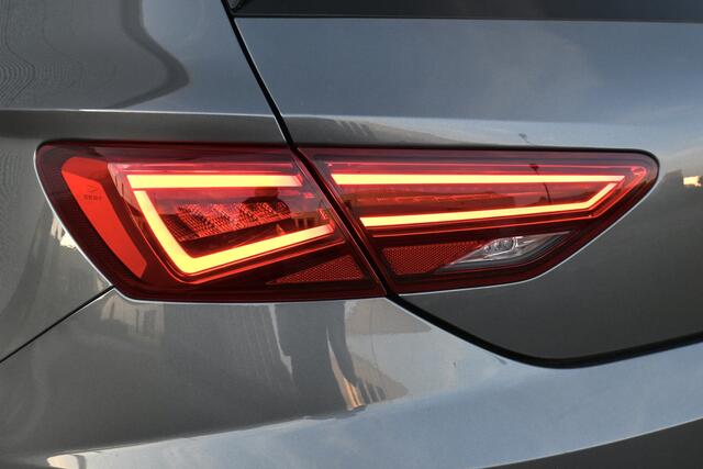 Seat LEON 2.0 TSI CUPRA 300 Pano | Sfeer | Apple-Carplay |