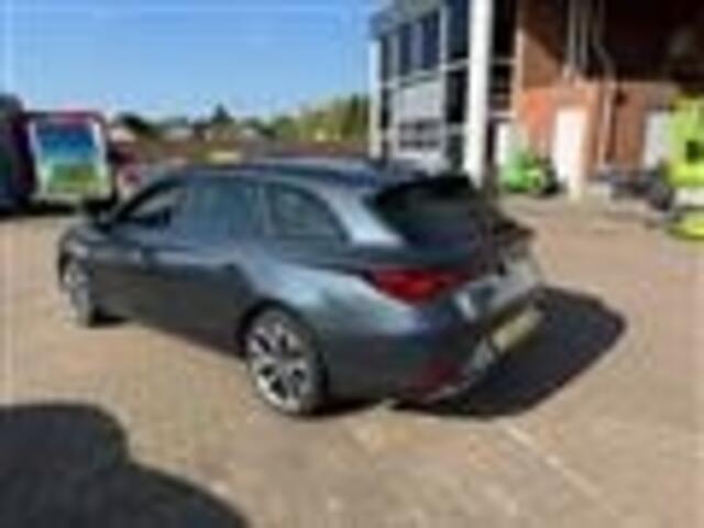 Seat LEON Sportstourer 1.5 eTSI FR Launch Edition