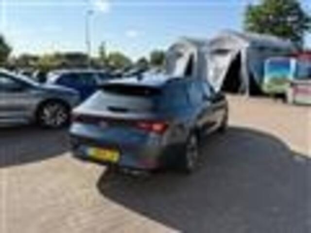 Seat LEON Sportstourer 1.5 eTSI FR Launch Edition
