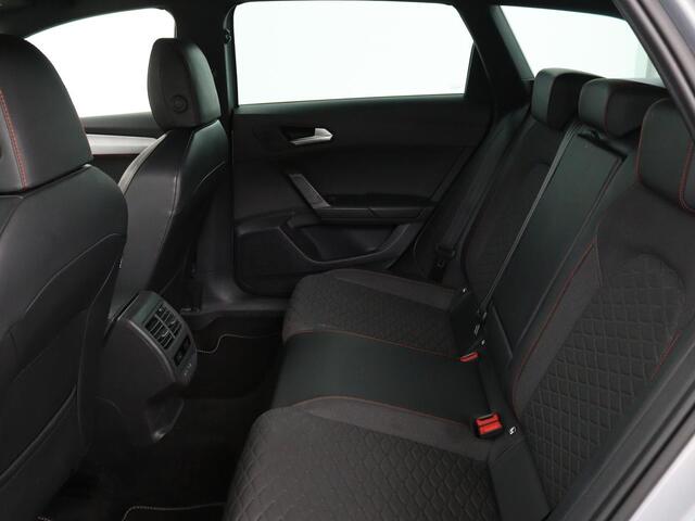 Seat LEON 1.4 TSI eHybrid PHEV FR | Carplay | Sfeerverlichting | Navigatie | Full LED | Sportstoelen | Parkeerhulp | Climate control | Cruise control