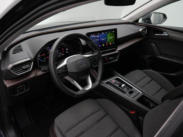 Seat LEON Xcellence 1.4 TSI eHybrid PHEV | LED | Achteruitrijcamera | Navigatie | Stoelverwarming | Parkeersensoren voor/achter | Park Assist