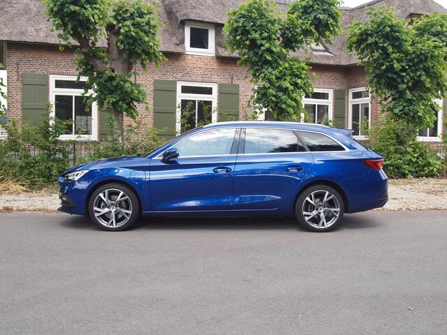 Seat LEON Sportstourer 1.4 TSI eHybrid PHEV FR | Panoramadak | Camera | Apple Carplay | Cruise Control | Sfeerverlichting |